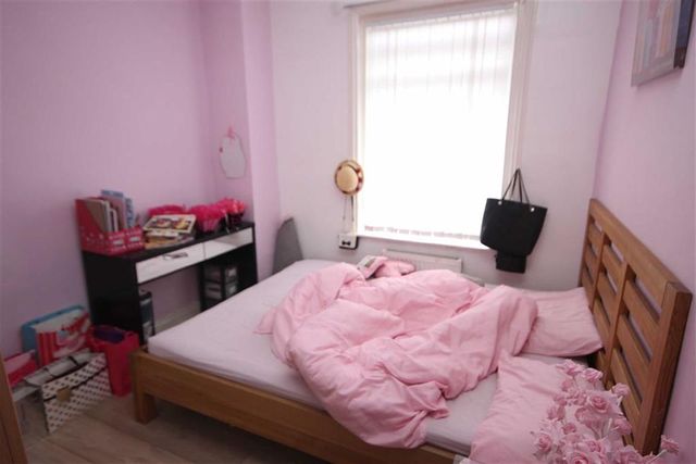  Image of 2 Bedroom Property for sale at High Barn Close Rochdale Rochdale, OL11 3PN