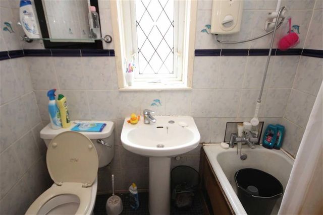  Image of 2 Bedroom Property for sale at High Barn Close Rochdale Rochdale, OL11 3PN