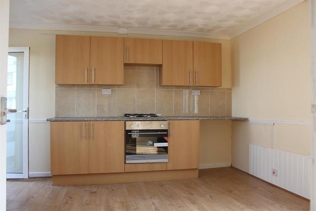  Image of 3 Bedroom End of Terrace for sale at Abbey Wood London Lesnes Abbey, SE2 9TE