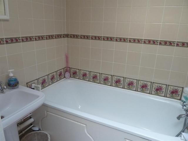  Image of 3 Bedroom End of Terrace for sale at Abbey Wood London Lesnes Abbey, SE2 9TE
