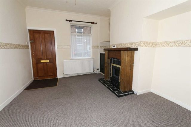 Image of 2 Bedroom Terraced for sale at Macclesfield Cheshire Macclesfield, SK11 8BW