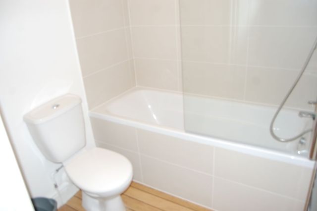  Image of 2 Bedroom Flat to rent at London, N19 5QX