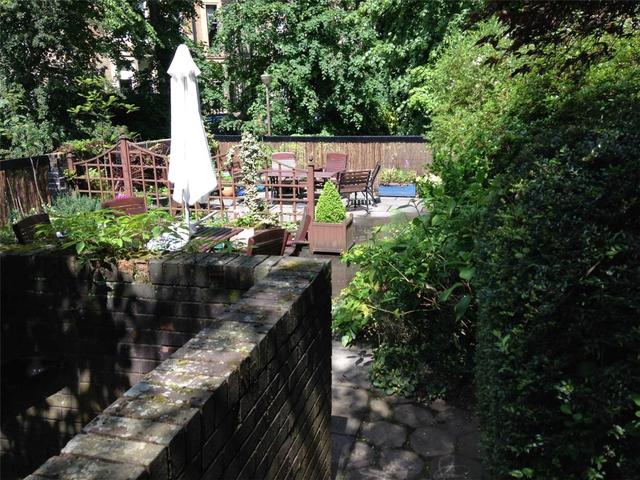  Image of 1 Bedroom Flat to rent at West End Glasgow Glasgow, G12 9NX