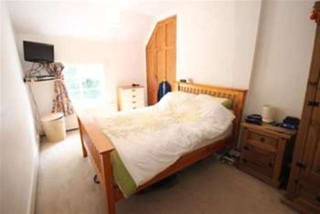  Image of 3 Bedroom Semi-Detached to rent at Bordon, GU35 9NS