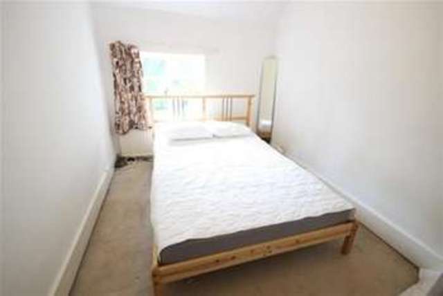  Image of 3 Bedroom Semi-Detached to rent at Bordon, GU35 9NS