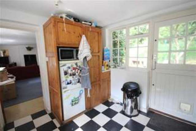  Image of 3 Bedroom Semi-Detached to rent at Bordon, GU35 9NS