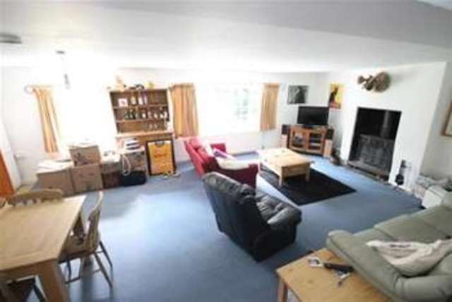  Image of 3 Bedroom Semi-Detached to rent at Bordon, GU35 9NS
