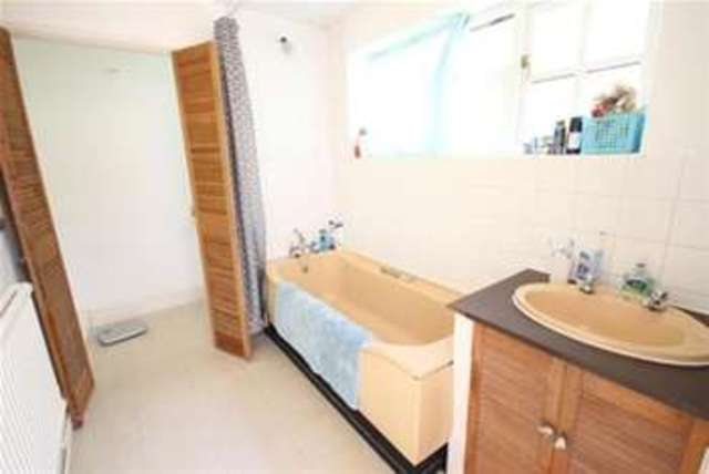 Image of 3 Bedroom Semi-Detached to rent at Bordon, GU35 9NS