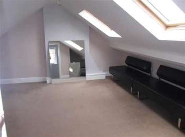  Image of 2 Bedroom Detached for sale at Reigate Surrey Reigate, RH2 7JP