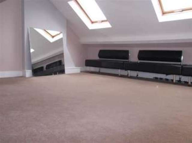  Image of 2 Bedroom Detached for sale at Reigate Surrey Reigate, RH2 7JP