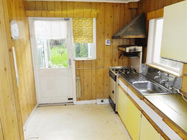  Image of 4 Bedroom End of Terrace for sale at Hackbridge Surrey Beddington, SM6 7BB