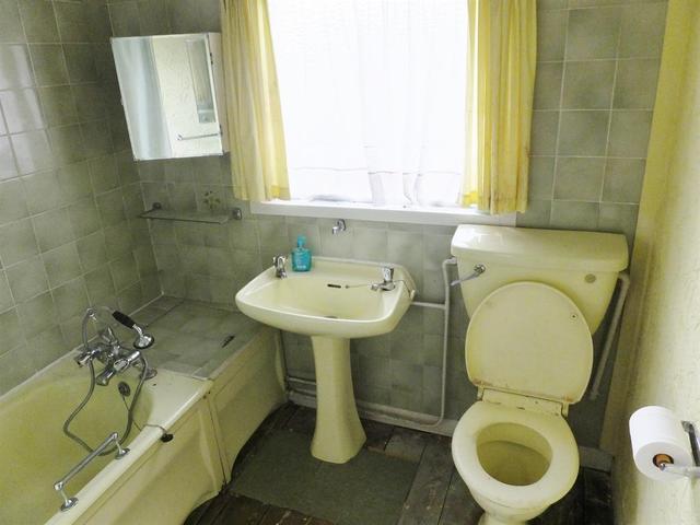  Image of 4 Bedroom End of Terrace for sale at Hackbridge Surrey Beddington, SM6 7BB