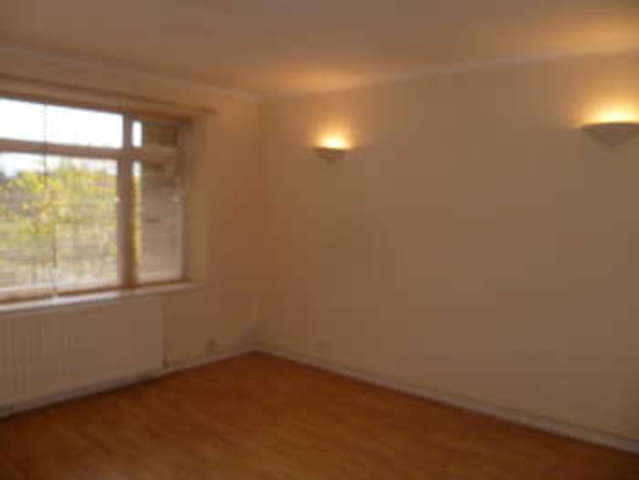 Image of 2 Bedroom Flat to rent at Chislehurst Kent Chislehurst, BR7 6RA