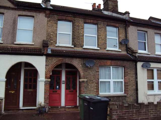  Image of 2 Bedroom Flat to rent at Malyons Road, Ladywell London, SE13 7XG