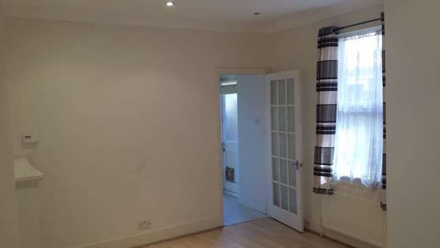  Image of 2 Bedroom Flat to rent at Malyons Road, Ladywell London, SE13 7XG