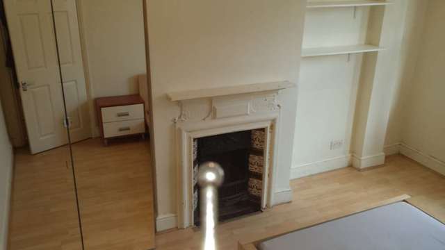  Image of 2 Bedroom Flat to rent at Malyons Road, Ladywell London, SE13 7XG