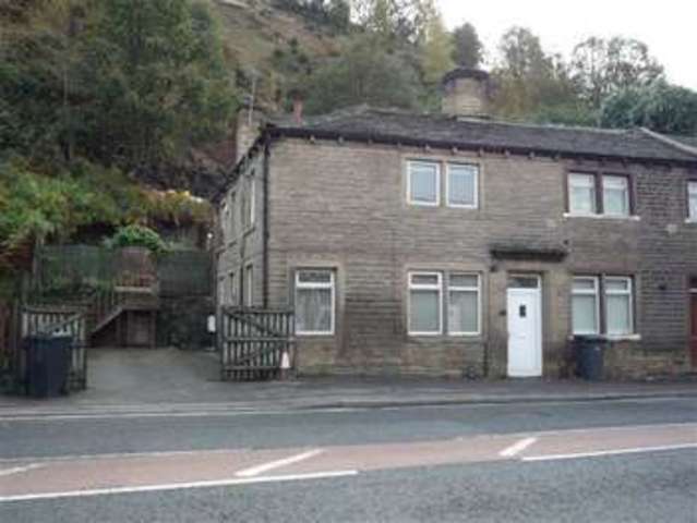  Image of 3 Bedroom Semi-Detached to rent at Milnsbridge, HD4 5SF