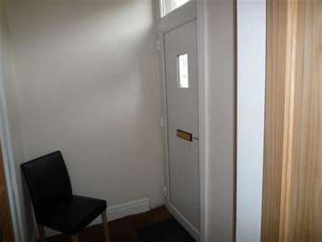  Image of 3 Bedroom Semi-Detached to rent at Milnsbridge, HD4 5SF
