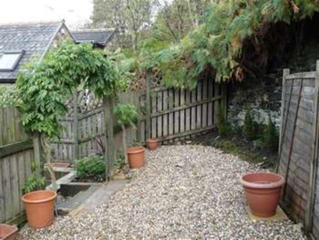  Image of 3 Bedroom Semi-Detached to rent at Milnsbridge, HD4 5SF