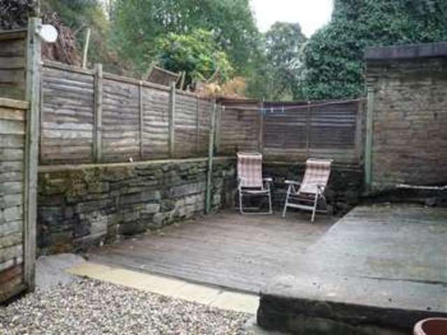  Image of 3 Bedroom Semi-Detached to rent at Milnsbridge, HD4 5SF