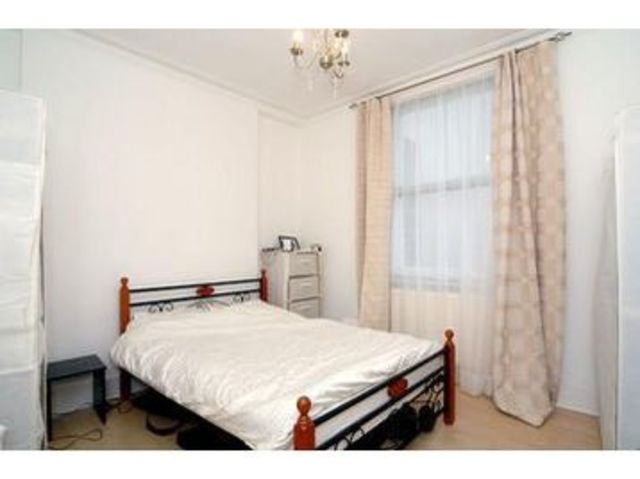  Image of 1 Bedroom End of Terrace to rent at Fulham  London, SW6 6AX