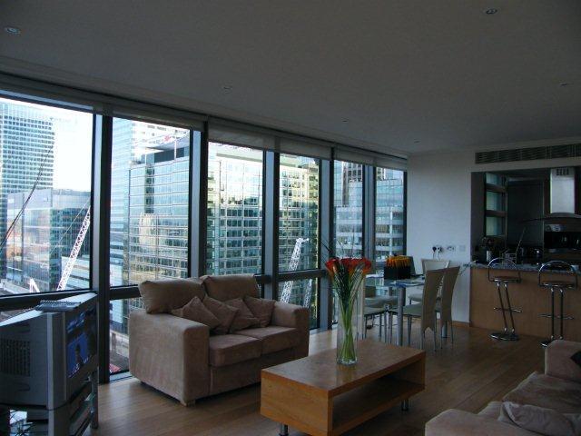  Image of 2 Bedroom Flat to rent at Docklands  London, E14 4ED