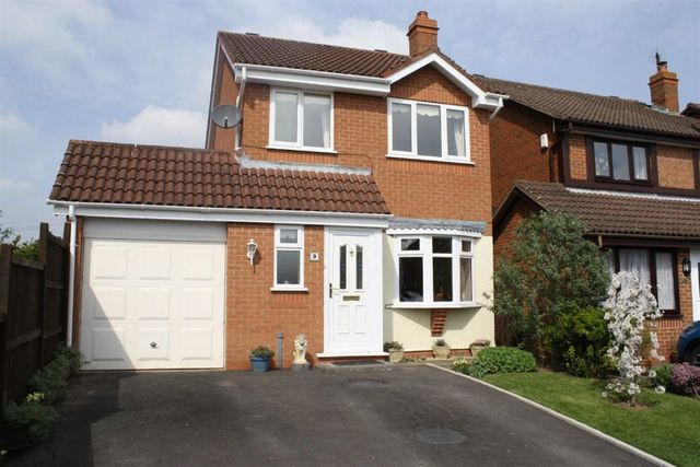  Image of 3 Bedroom Detached for sale at Studley Warwickshire Studley, B80 7RN