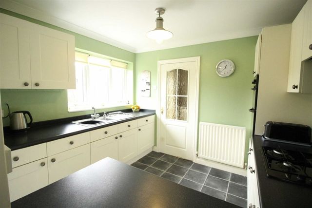  Image of 3 Bedroom Detached for sale at Studley Warwickshire Studley, B80 7RN