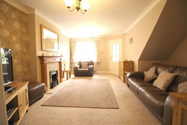  Image of 3 Bedroom Detached for sale at Studley Warwickshire Studley, B80 7RN