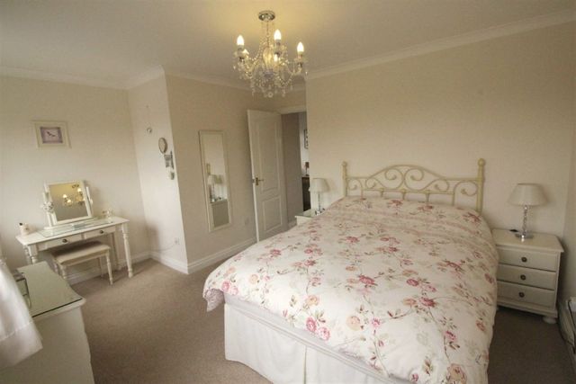  Image of 3 Bedroom Detached for sale at Studley Warwickshire Studley, B80 7RN