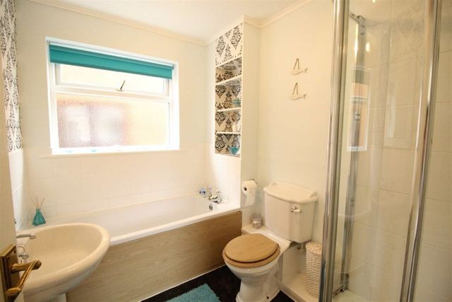  Image of 3 Bedroom Detached for sale at Studley Warwickshire Studley, B80 7RN