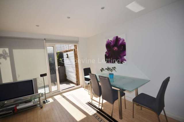  Image of 2 Bedroom Apartment to rent at Palace Road Tulse Hill London, SW2 3NP