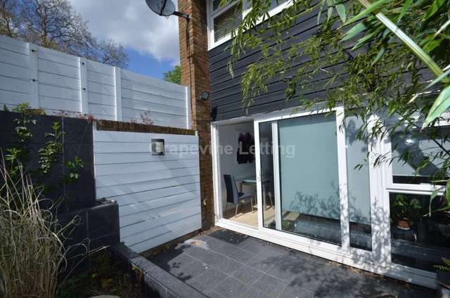  Image of 2 Bedroom Apartment to rent at Palace Road Tulse Hill London, SW2 3NP