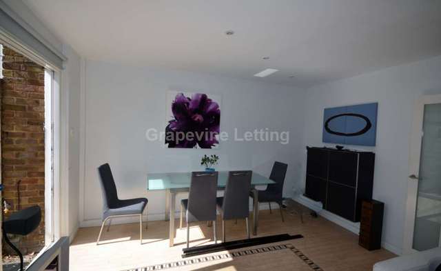  Image of 2 Bedroom Apartment to rent at Palace Road Tulse Hill London, SW2 3NP
