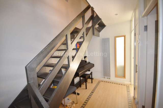  Image of 2 Bedroom Apartment to rent at Palace Road Tulse Hill London, SW2 3NP