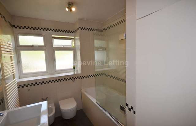  Image of 2 Bedroom Apartment to rent at Palace Road Tulse Hill London, SW2 3NP