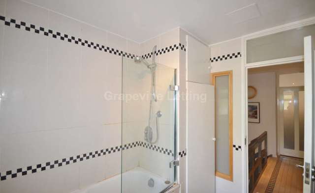  Image of 2 Bedroom Apartment to rent at Palace Road Tulse Hill London, SW2 3NP