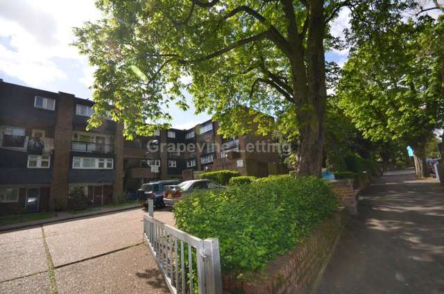  Image of 2 Bedroom Apartment to rent at Palace Road Tulse Hill London, SW2 3NP