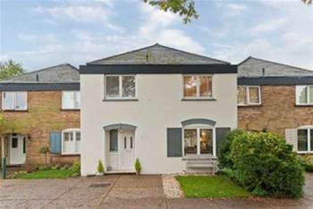  Image of 3 Bedroom Detached to rent at Weybridge, KT13 9BD