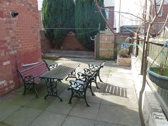  Image of 2 Bedroom Flat to rent at Relton Avenue Array Byker, NE6 2TH