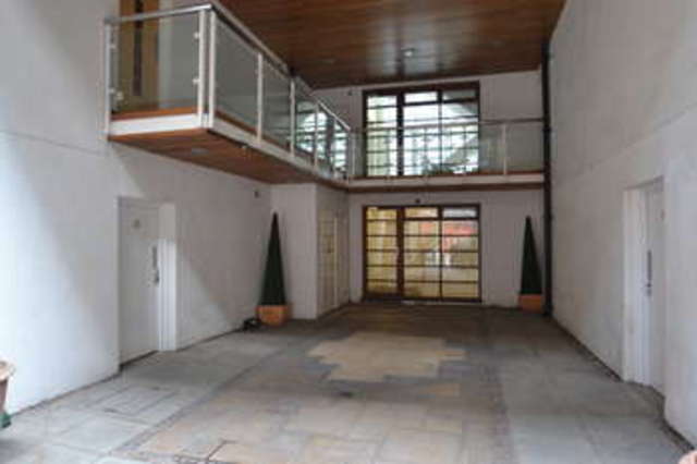  Image of 3 Bedroom Flat to rent at Commercial Road  Aldgate, E1 1LL