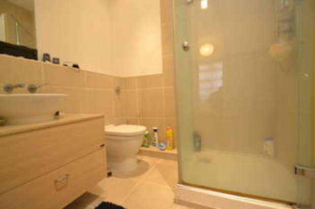  Image of 3 Bedroom Flat to rent at Commercial Road  Aldgate, E1 1LL