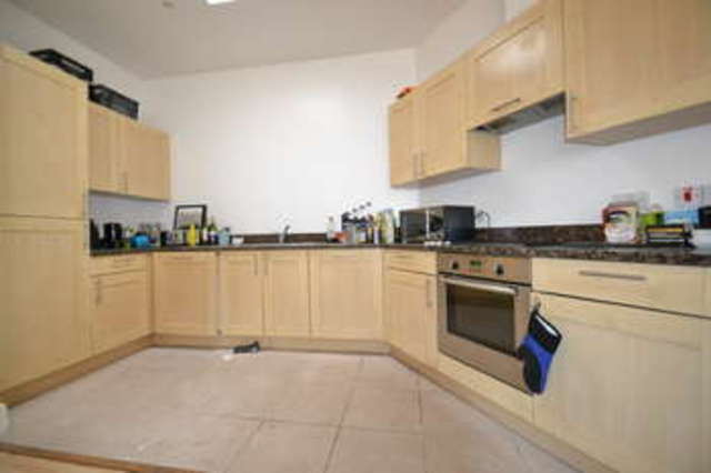  Image of 3 Bedroom Flat to rent at Commercial Road  Aldgate, E1 1LL