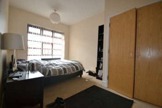  Image of 3 Bedroom Flat to rent at Commercial Road  Aldgate, E1 1LL