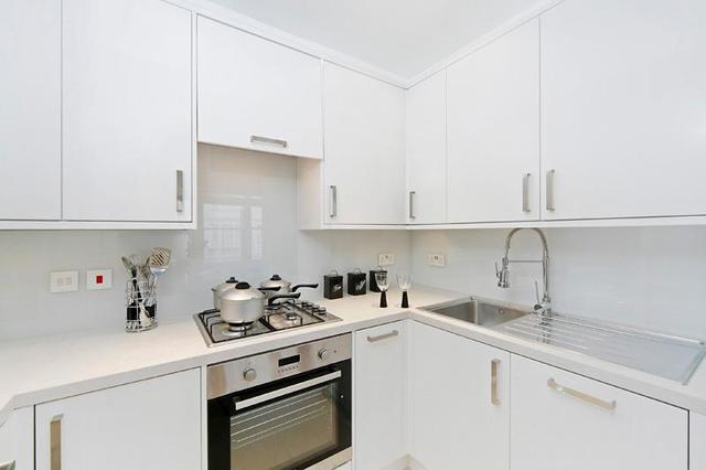  Image of 2 Bedroom Apartment to rent at Kensington  London, W8 4RZ