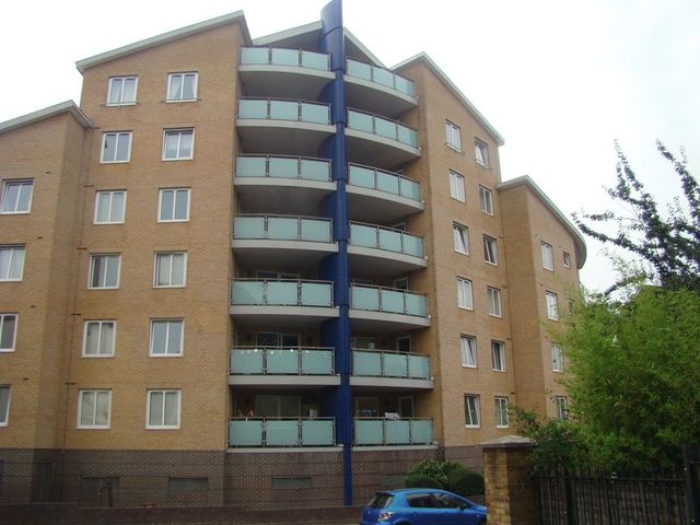  Image of 2 Bedroom Flat to rent at Yeoman Street  London, SE8 5DP