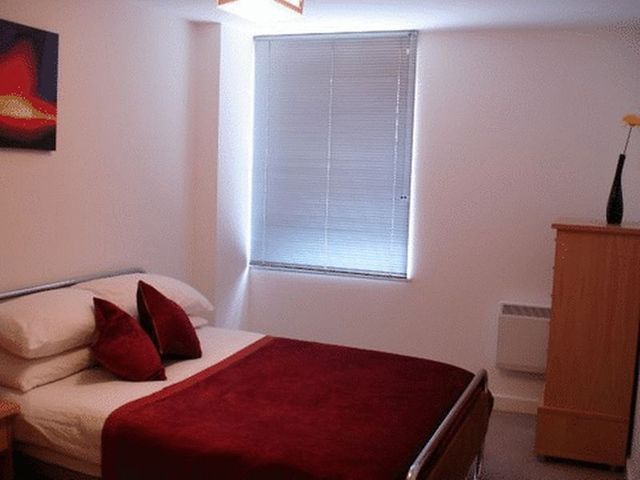  Image of 2 Bedroom Flat to rent at Yeoman Street  London, SE8 5DP