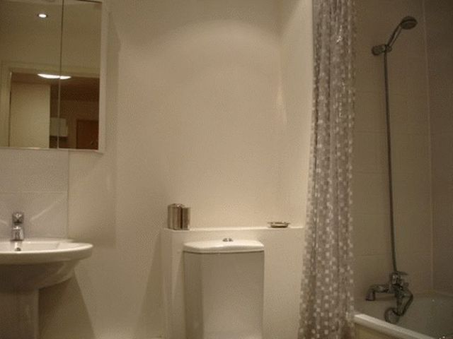  Image of 2 Bedroom Flat to rent at Yeoman Street  London, SE8 5DP