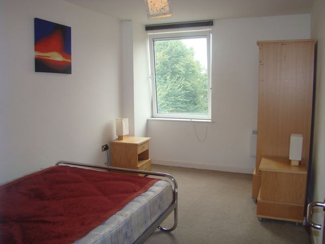  Image of 2 Bedroom Flat to rent at Yeoman Street  London, SE8 5DP