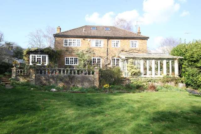 Image of 4 Bedroom Detached for sale at The Leas Longdean Park Hemel Hempstead, HP3 8BP